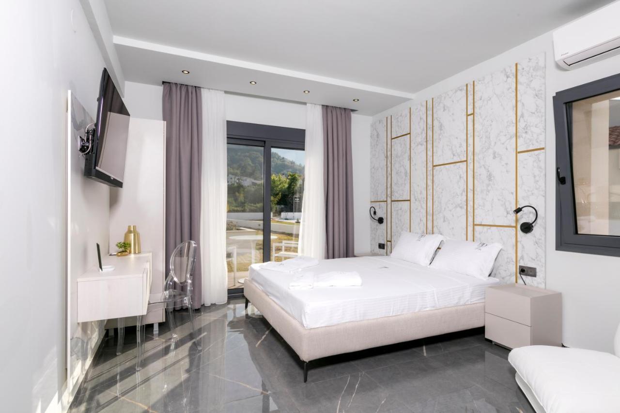 B&D Luxury Suites สกาลา โปเตมิอัส ภายนอก รูปภาพ